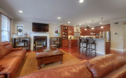 4340 Mozart St, Chicago IL 60618-1528 exterior