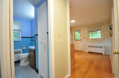 913 Plymouth St, Windsor CT 06095-3713 exterior