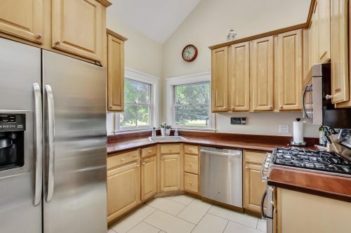 6040 Northcott Ave, Chicago IL 60631-3103 exterior