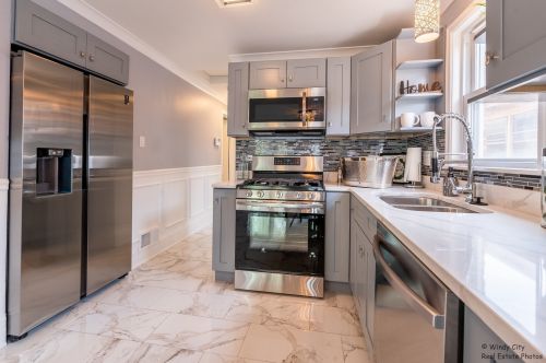 8621 Yates Blvd, Chicago IL  60617-2319 exterior