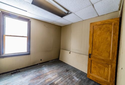 9002 Mackinaw Ave, Chicago IL 60617-4437 exterior