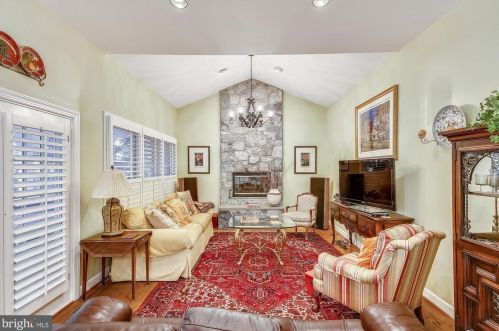 1276 Beverly Rd, Mc Lean VA 22101-2834 exterior