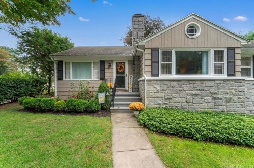 408 Hawthorne Ave, Derby CT 06418-1101 exterior