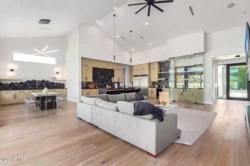 3118 42nd St, Phoenix AZ  85018-6418 exterior