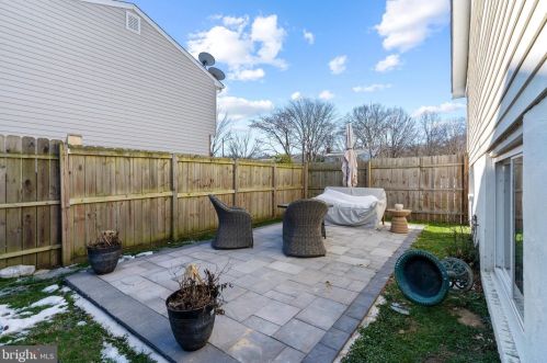 8213 Cooper St, Alexandria VA 22309-1052 exterior