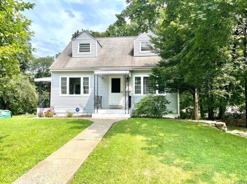 43 Musselman Dr, Poughkeepsie, NY 12601-3712