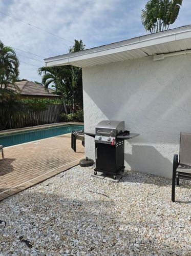 758 93 Ave, Naples FL 34108-2441 exterior