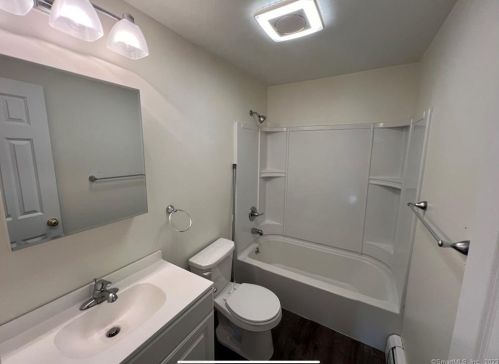 38 Elm Hill Dr, Wallingford CT  06492-4801 exterior