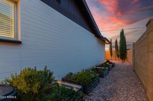 3242 Emile Zola Ave, Phoenix AZ 85032-6331 exterior