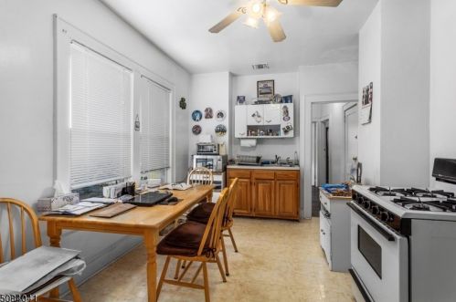 2 Entwistle Ave, Nutley NJ 07110-3210 exterior