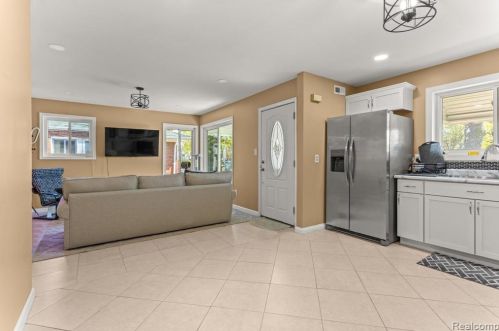 4964 Monroe St, Dearborn Heights MI  48125-2525 exterior