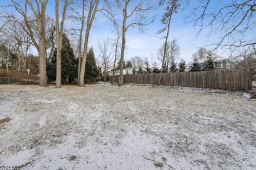 13 Fairview Dr, East Hanover NJ  07936-3506 exterior