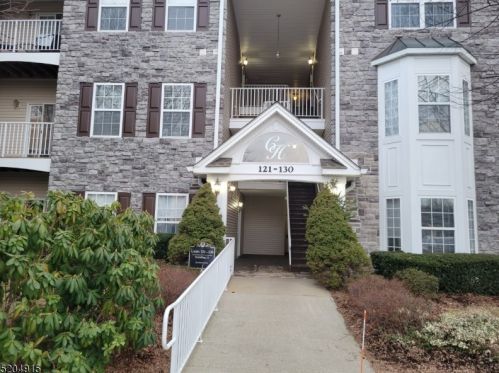 125 Barrister Dr, Kinnelon NJ  07405-3244 exterior