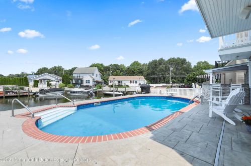 58 Ocean Gate Ave, Berkeley Township NJ 08721-1420 exterior