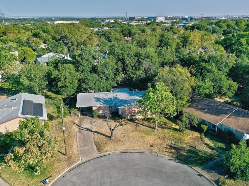 7503 Carriage Dr, Austin TX exterior