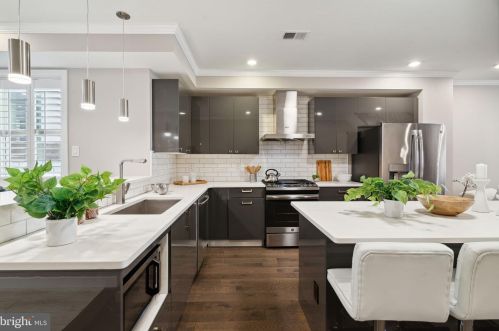 630 Catharine St, Philadelphia PA  19147-2937 exterior