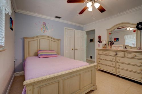 8470 Mizzen Dr, Boynton Beach FL 33472-2721 exterior