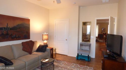 561 Knotwood St, Green Valley AZ 85614-5971 exterior