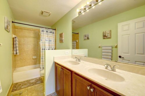 2201 Marshfield Ct, Fort Pierce FL  34953-4372 exterior