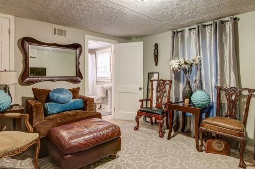 1837 Dorsey Ave, Atlanta GA 30344-6823 exterior