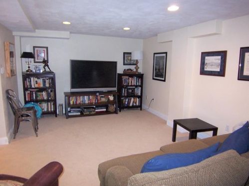 2242 Clairmont Dr, Pittsburgh PA  15241-3210 exterior