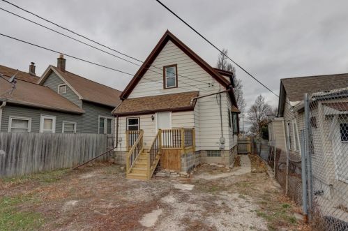 1517 Greenfield Ave, Milwaukee WI 53204-2617 exterior