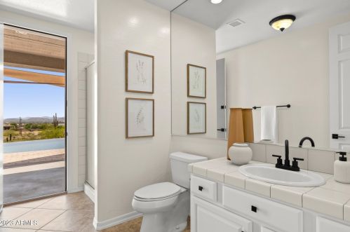 527 Briles Rd, Phoenix AZ  85085-0632 exterior