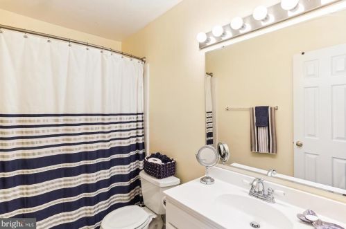 18052 Ml Crk Dr, Rockville MD 20855-1000 exterior