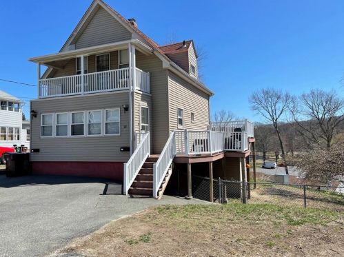 30 Desrochers Ave, Woonsocket, RI 02895-3513