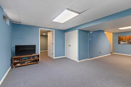 31 Lookout Hl Rd, Milford CT 06461-1878 exterior