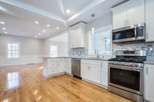 711 Salisbury St, Worcester MA 01609-1122 exterior