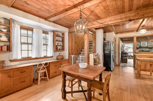 4929 Hollywood Ave, Milwaukee WI 53217-5935 exterior