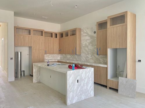 681 93 Ave, Naples FL 34108-2438 exterior