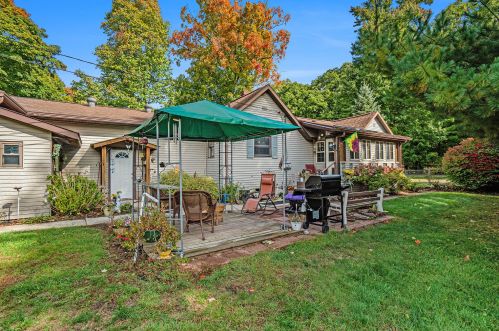 224 Elizabeth St, Sylvan Beach MI 49461-1311 exterior