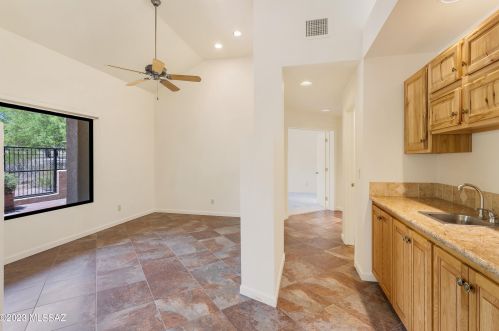 6091 Golden Eagle Dr, Tucson AZ  85750-1393 exterior