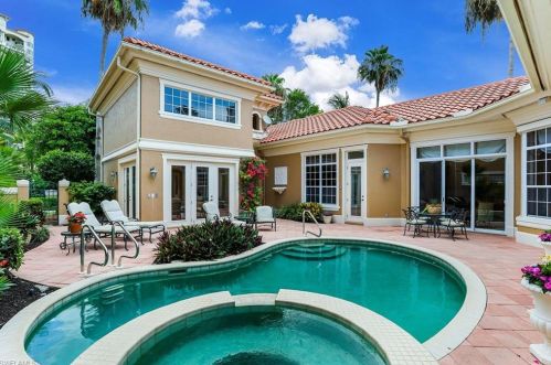 8727 Ln Palma Ln, Naples FL exterior