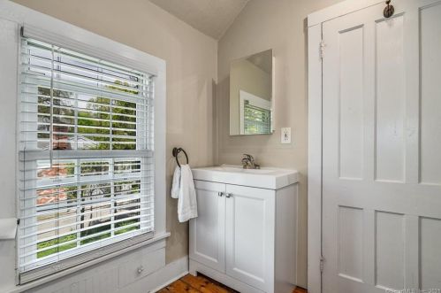 81 Clark St, Milford CT 06460-3202 exterior