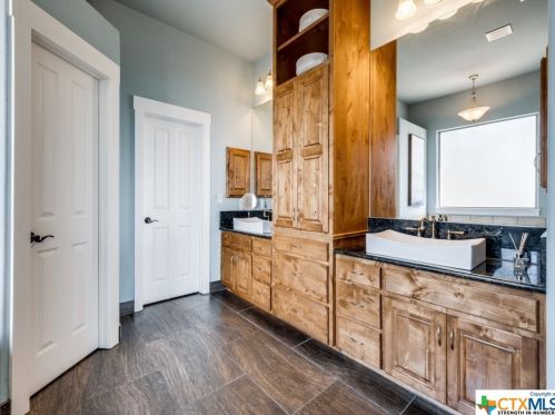 1009 Bluewater Pl, Spring Branch TX 78070-5485 exterior