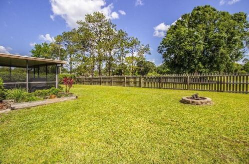 16155 Gardendale Dr, Tampa FL 33624-1132 exterior