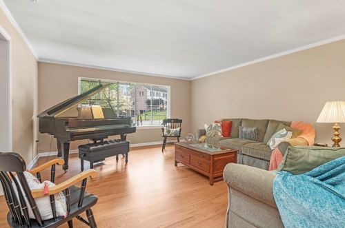 181 Penhurst Dr, Pittsburgh PA 15235-5318 exterior