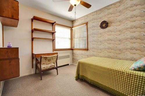 14 Henderson Ave, Valley Stream NY 11580-3025 exterior