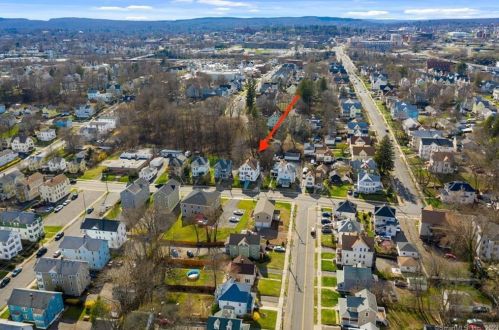 482 East St, New Britain CT 06051-2454 exterior