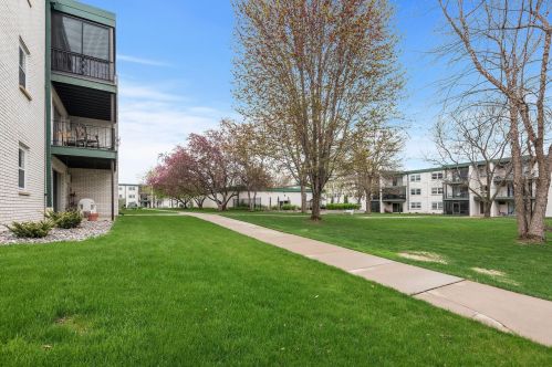 2730 Dale St, Saint Paul MN  55113-2303 exterior