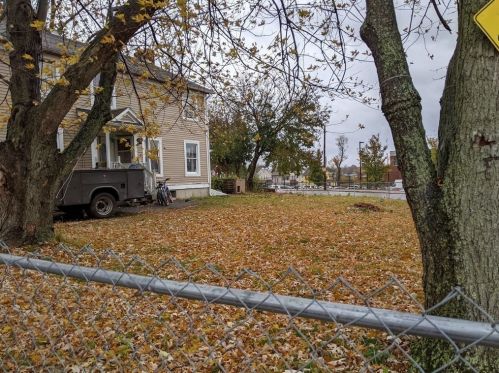 7 Searle Pl, Springfield, MA 01105-1608