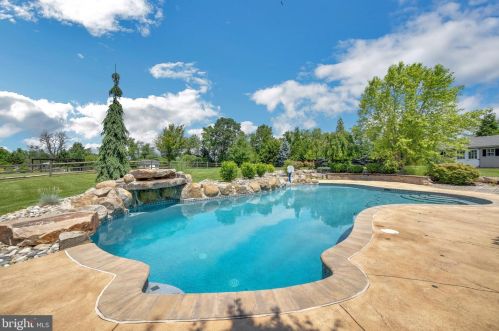 110 Pichelman Rd, Limerick PA 19468-2735 exterior