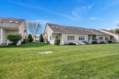 511 Elm St, North Haven CT exterior