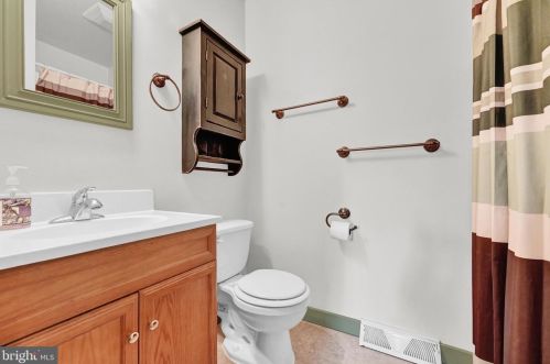 1739 Conard Rd, Lancaster PA 17602-1302 exterior