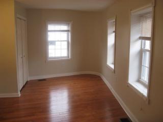 420 Poplar St, Philadelphia PA  19123-2130 exterior