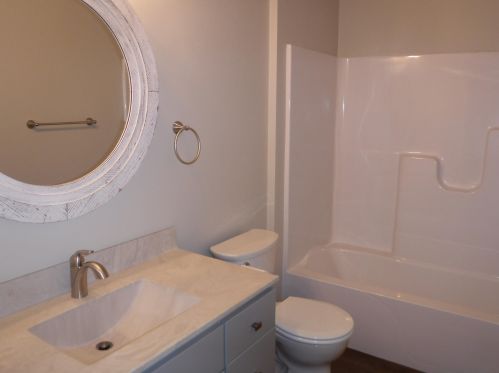 1316 Ivy Ln, Manitowoc WI 54220-1412 exterior