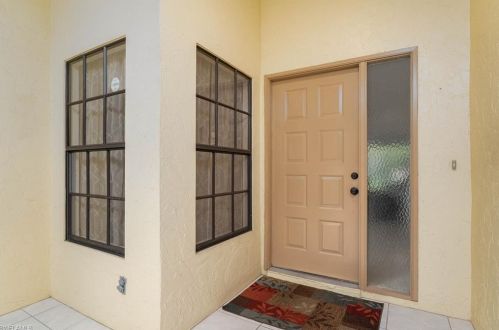 1404 Monarch Cir, Naples, FL 34116-6689